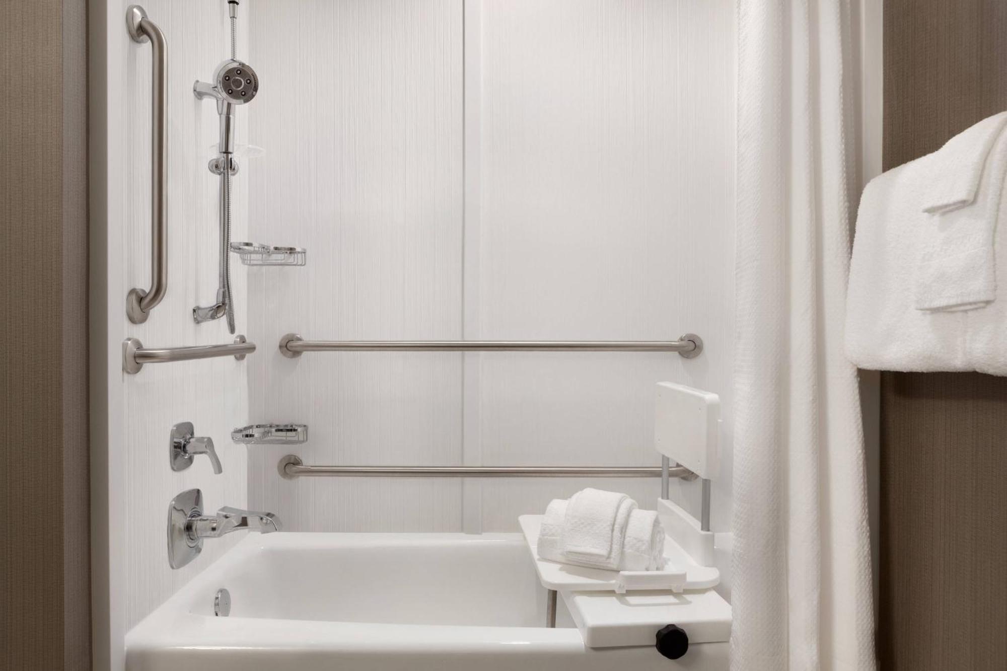 คอร์ตยาร์ด บอสตัน เดดแฮม/เวสด์วูด Hotel Westwood ภายนอก รูปภาพ